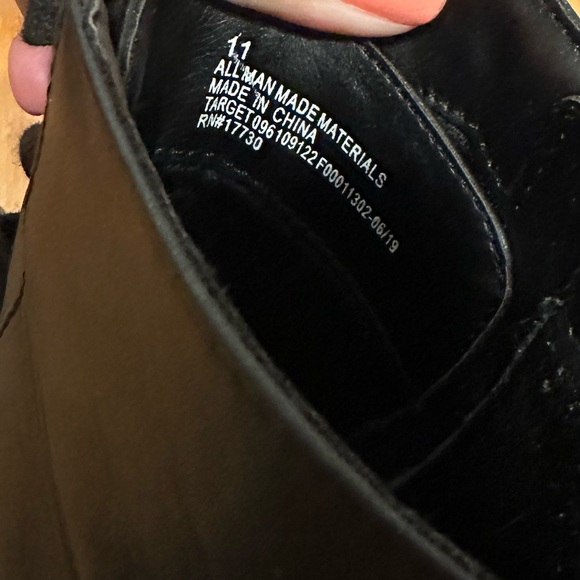 Boots - Picture 4 of 5